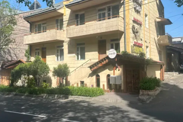 Հովսեփ էմին Փողոց