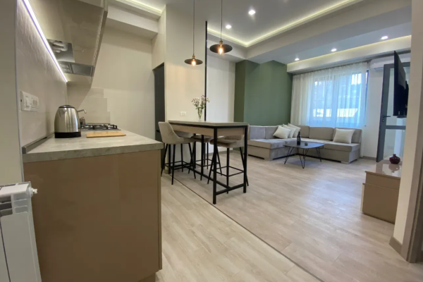 Ամիրյան փողոցում,նորակառույց